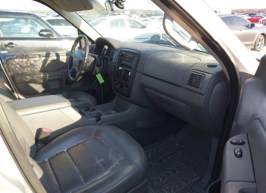 Photo 5 of 2002 Ford Explorer XLT (VIN 1FMZU73E82UA21875)