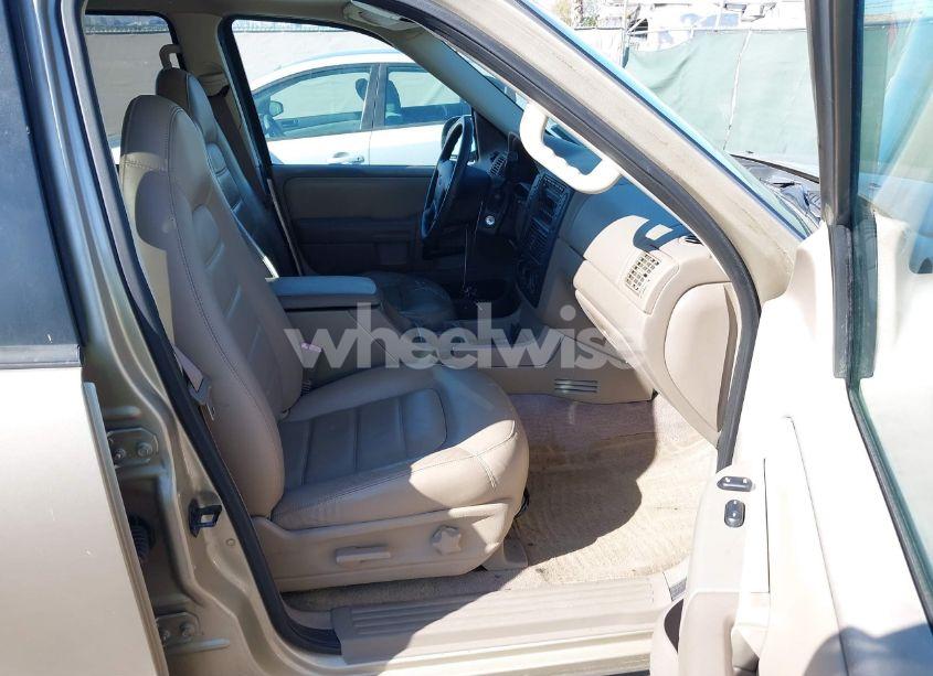 Photo 5 of 2002 Ford Explorer XLT (VIN 1FMZU73E82UC12731)