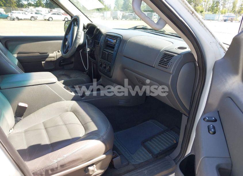 Photo 5 of 2002 Ford Explorer XLT (VIN 1FMZU73E82ZA16789)