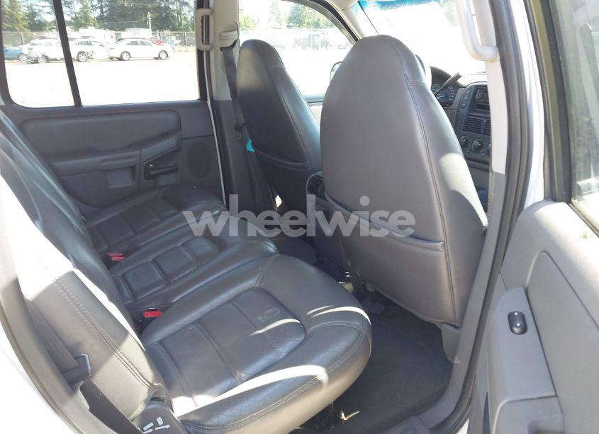 Photo 8 of 2002 Ford Explorer XLT (VIN 1FMZU73E82ZA16789)