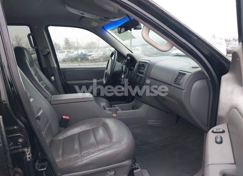 Photo 5 of 2002 Ford Explorer XLT (VIN 1FMZU73E82ZA59304)