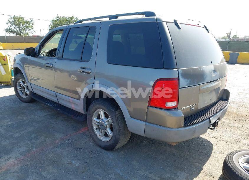 Photo 3 of 2002 Ford Explorer XLT (VIN 1FMZU73E82ZB66773)