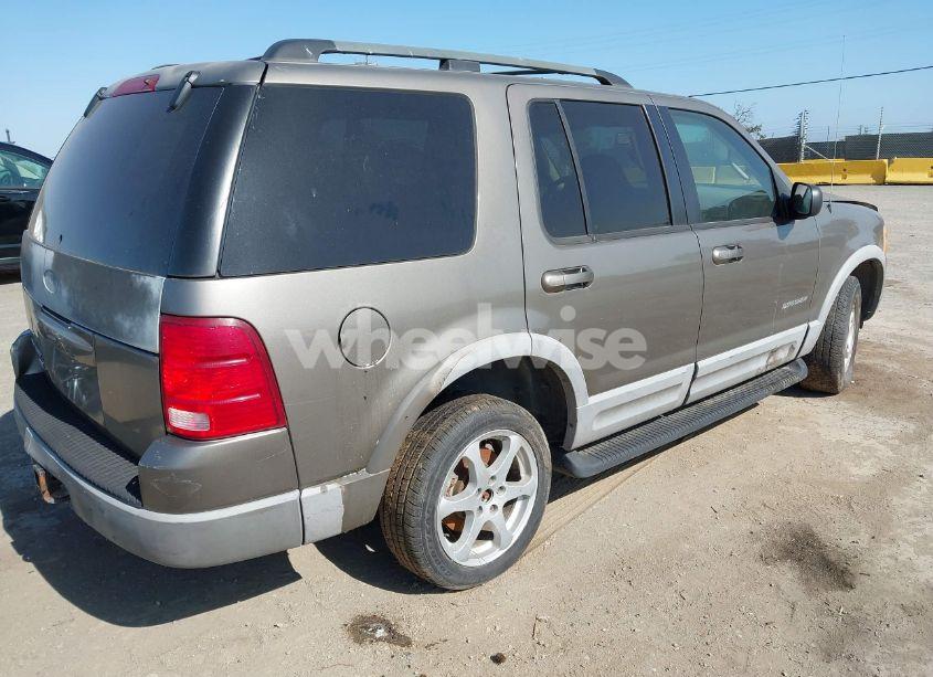 Photo 4 of 2002 Ford Explorer XLT (VIN 1FMZU73E82ZB66773)
