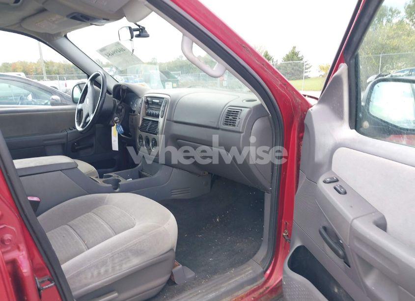 Photo 5 of 2005 Ford Explorer XLT/XLT SPORT (VIN 1FMZU73E85UA42438)