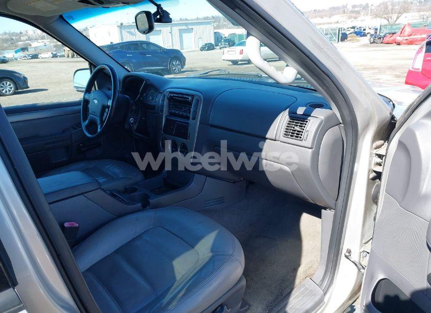 Photo 5 of 2004 Ford Explorer NBX/XLT (VIN 1FMZU73E94UB41087)