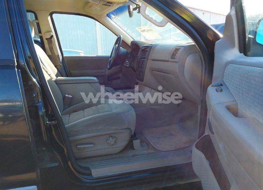 Photo 5 of 2002 Ford Explorer XLT (VIN 1FMZU73EX2UC41471)