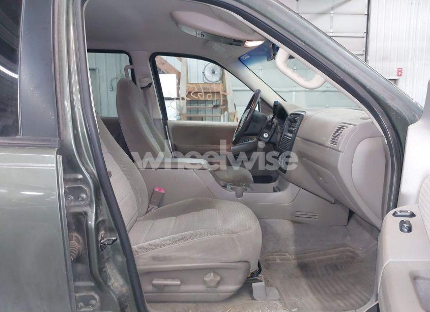 Photo 5 of 2002 Ford Explorer XLT (VIN 1FMZU73EX2ZB41955)