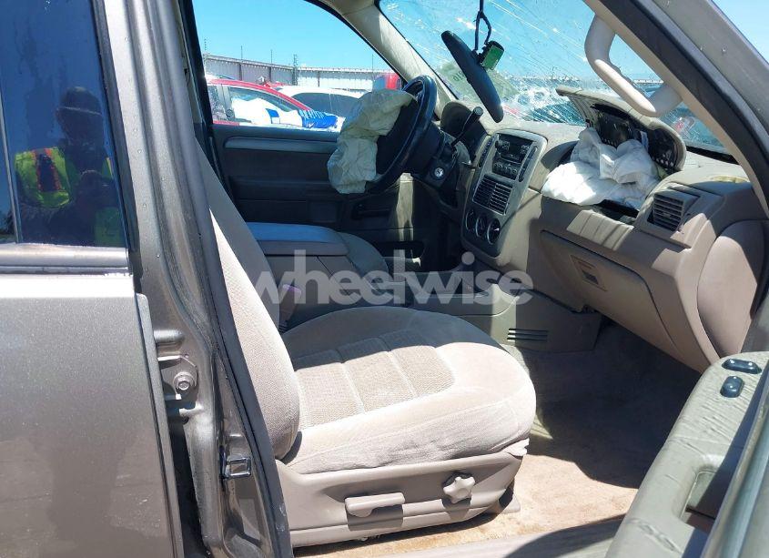 Photo 5 of 2004 Ford Explorer NBX/XLT (VIN 1FMZU73EX4UC06304)