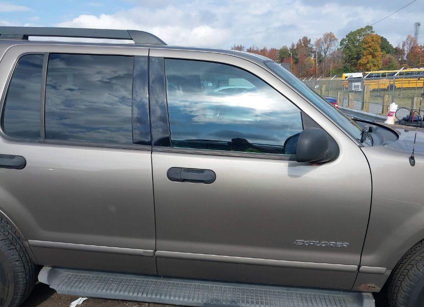 Photo 13 of 2005 Ford Explorer XLT/XLT SPORT (VIN 1FMZU73EX5UA03852)