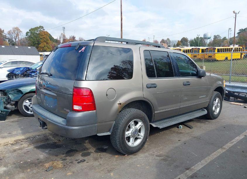 Photo 4 of 2005 Ford Explorer XLT/XLT SPORT (VIN 1FMZU73EX5UA03852)