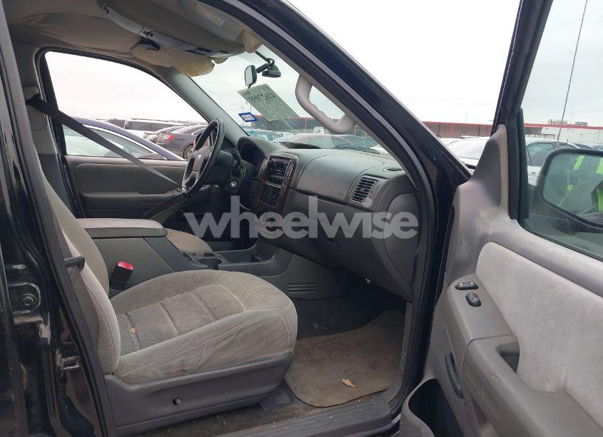 Photo 5 of 2005 Ford Explorer XLT/XLT SPORT (VIN 1FMZU73EX5UB58658)