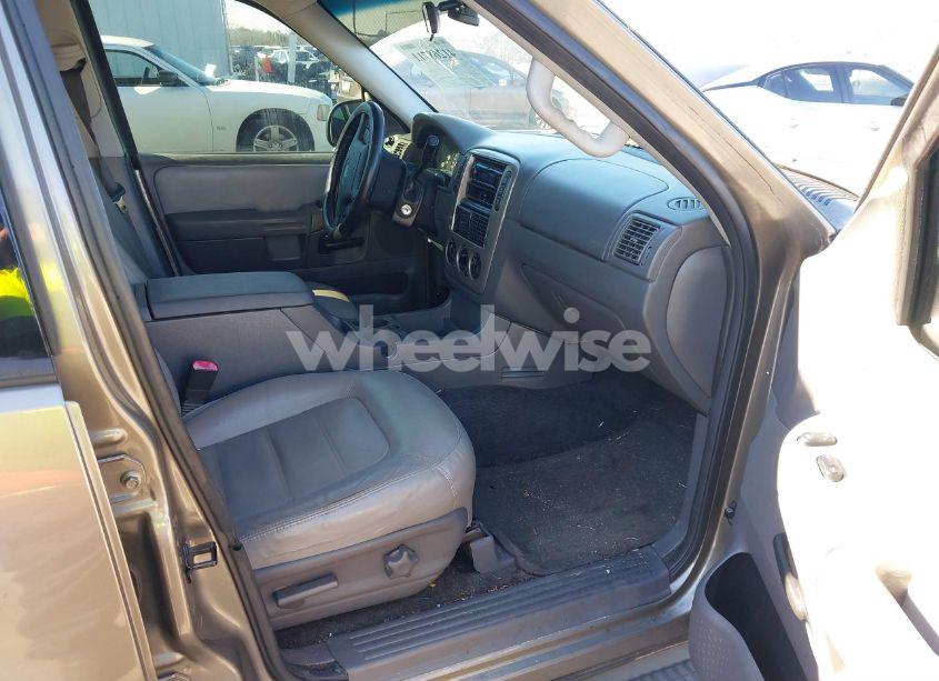 Photo 5 of 2005 Ford Explorer XLT/XLT SPORT (VIN 1FMZU73K05ZA19681)