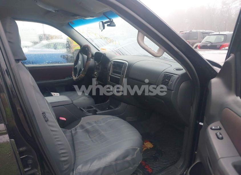 Photo 5 of 2005 Ford Explorer XLT/XLT SPORT (VIN 1FMZU73K25UA74615)