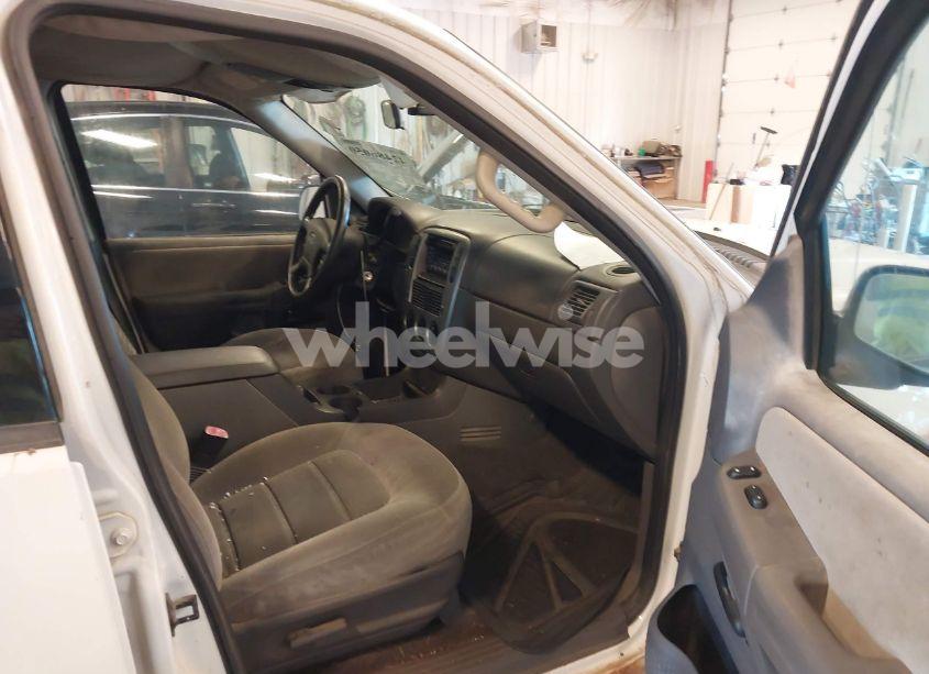 Photo 5 of 2005 Ford Explorer XLT/XLT SPORT (VIN 1FMZU73K25UB25644)