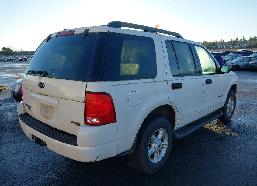Photo 4 of 2005 Ford Explorer XLT/XLT SPORT (VIN 1FMZU73K25UB63326)
