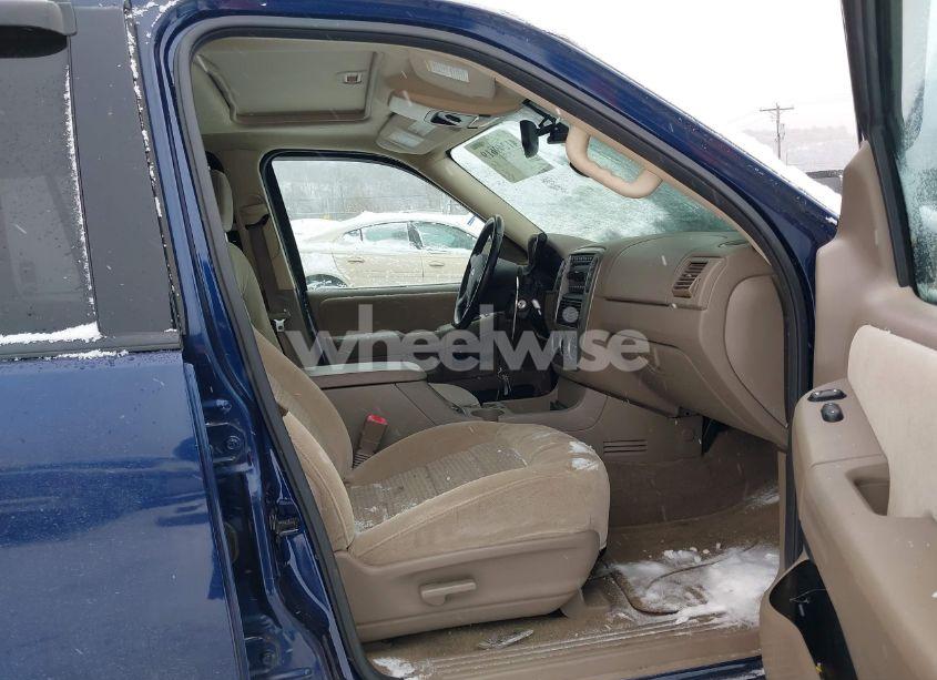 Photo 5 of 2005 Ford Explorer XLT/XLT SPORT (VIN 1FMZU73K25UB71913)