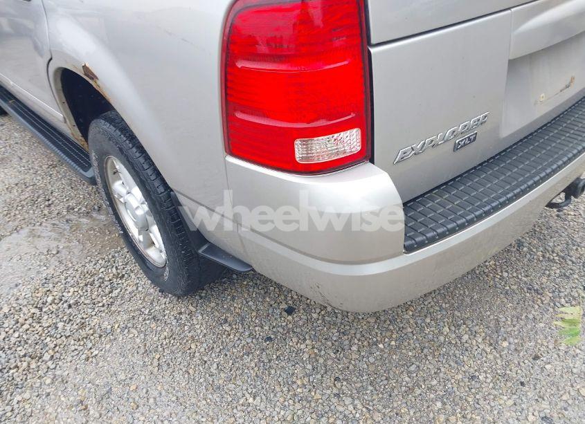 Photo 15 of 2005 Ford Explorer XLT/XLT SPORT (VIN 1FMZU73K35UB11333)