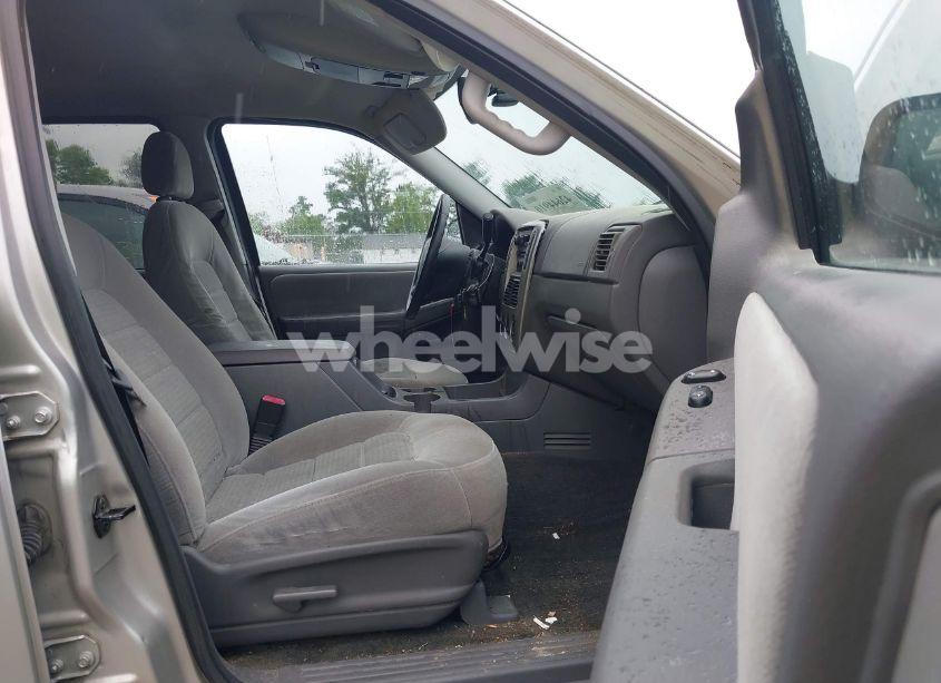 Photo 5 of 2005 Ford Explorer XLT/XLT SPORT (VIN 1FMZU73K35UB11333)