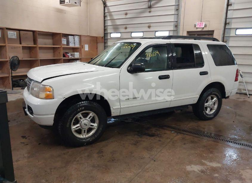Photo 2 of 2005 Ford Explorer XLT/XLT SPORT (VIN 1FMZU73K55ZA77477)