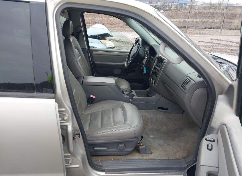 Photo 5 of 2004 Ford Explorer (VIN 1FMZU73K64UA02623)