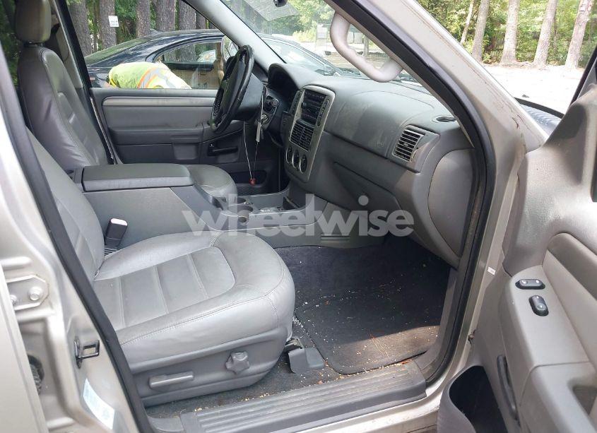 Photo 5 of 2005 Ford Explorer XLT/XLT SPORT (VIN 1FMZU73K65UA13770)