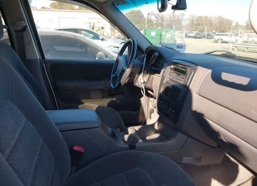 Photo 4 of 2002 Ford Explorer XLT (VIN 1FMZU73K72UD59242)