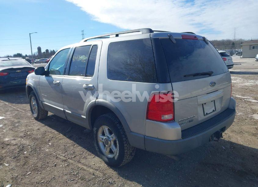 Photo 3 of 2002 Ford Explorer XLT (VIN 1FMZU73K72ZC89339)