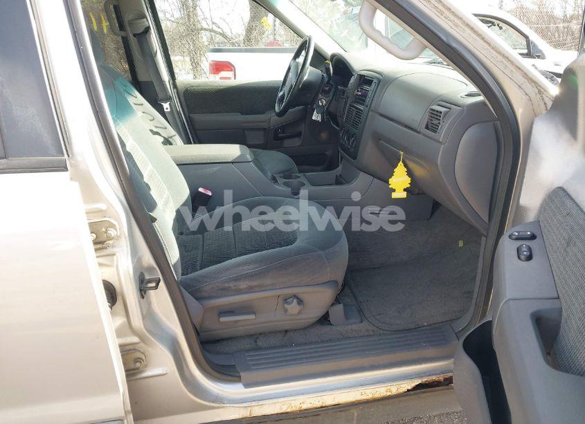 Photo 5 of 2002 Ford Explorer XLT (VIN 1FMZU73K72ZC89339)