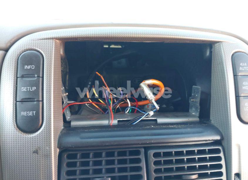 Photo 6 of 2005 Ford Explorer XLT/XLT SPORT (VIN 1FMZU73K75UA95184)