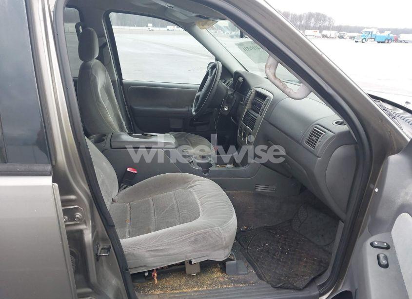 Photo 5 of 2005 Ford Explorer XLT/XLT SPORT (VIN 1FMZU73K85ZA51472)