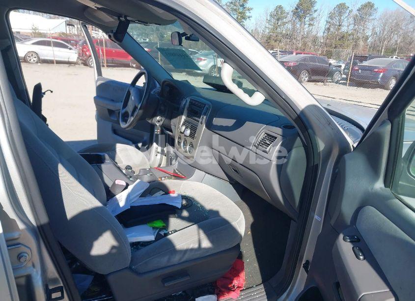 Photo 5 of 2005 Ford Explorer XLT/XLT SPORT (VIN 1FMZU73K95UB47611)