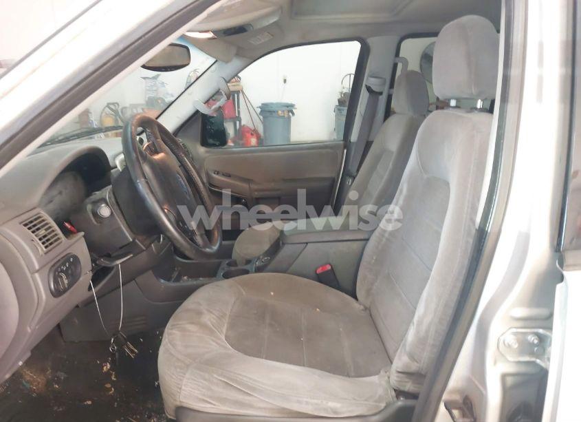 Photo 5 of 2005 Ford Explorer XLT/XLT SPORT (VIN 1FMZU73K95UB58818)