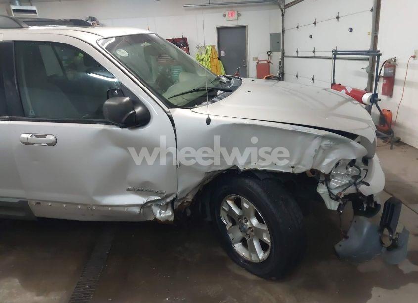 Photo 6 of 2005 Ford Explorer XLT/XLT SPORT (VIN 1FMZU73K95UB58818)