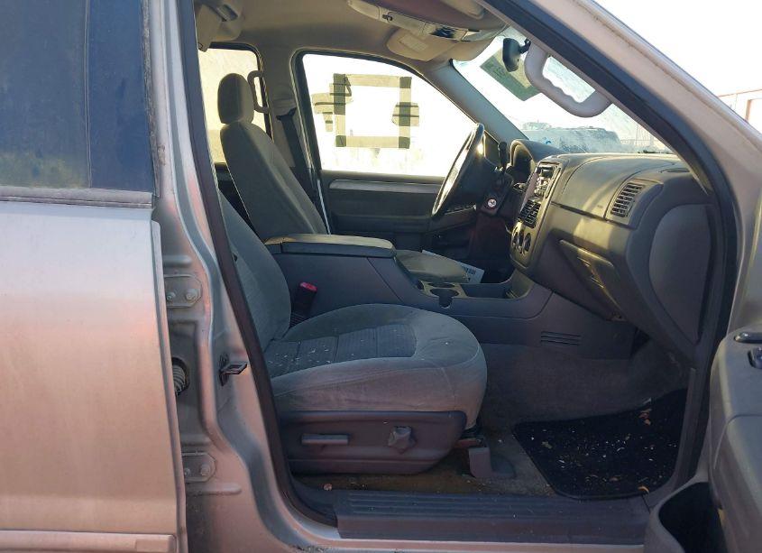 Photo 5 of 2004 Ford Explorer (VIN 1FMZU73KX4ZA07780)