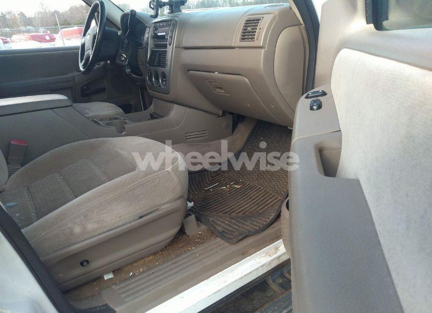 Photo 5 of 2005 Ford Explorer XLT SPORT/XLT (VIN 1FMZU73KX5ZA14441)