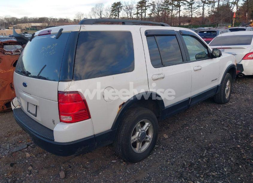 Photo 4 of 2002 Ford Explorer XLT (VIN 1FMZU73W42UD56821)