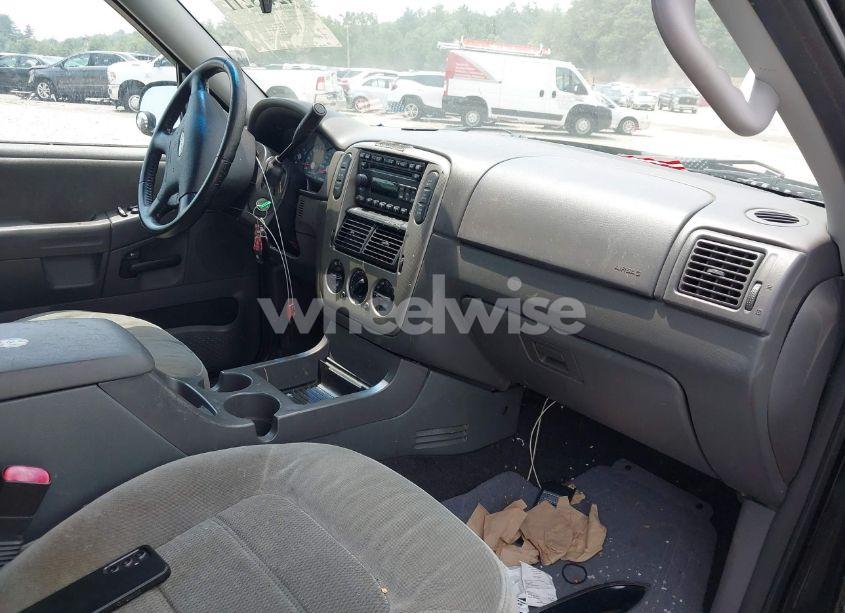 Photo 5 of 2005 Ford Explorer XLT/XLT SPORT (VIN 1FMZU73W45UB57109)