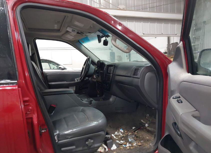 Photo 5 of 2002 Ford Explorer XLT (VIN 1FMZU73WX2ZC18767)