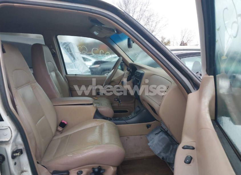 Photo 5 of 2000 Ford Explorer EDDIE BAUER (VIN 1FMZU74EXYZA59442)