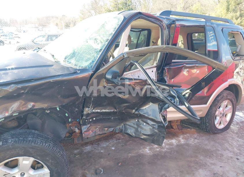 Photo 13 of 2005 Ford Explorer EDDIE BAUER (VIN 1FMZU74W85UA71901)