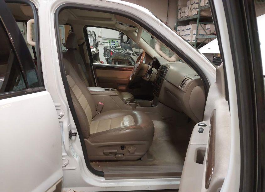 Photo 5 of 2005 Ford Explorer EDDIE BAUER (VIN 1FMZU74WX5ZA47845)
