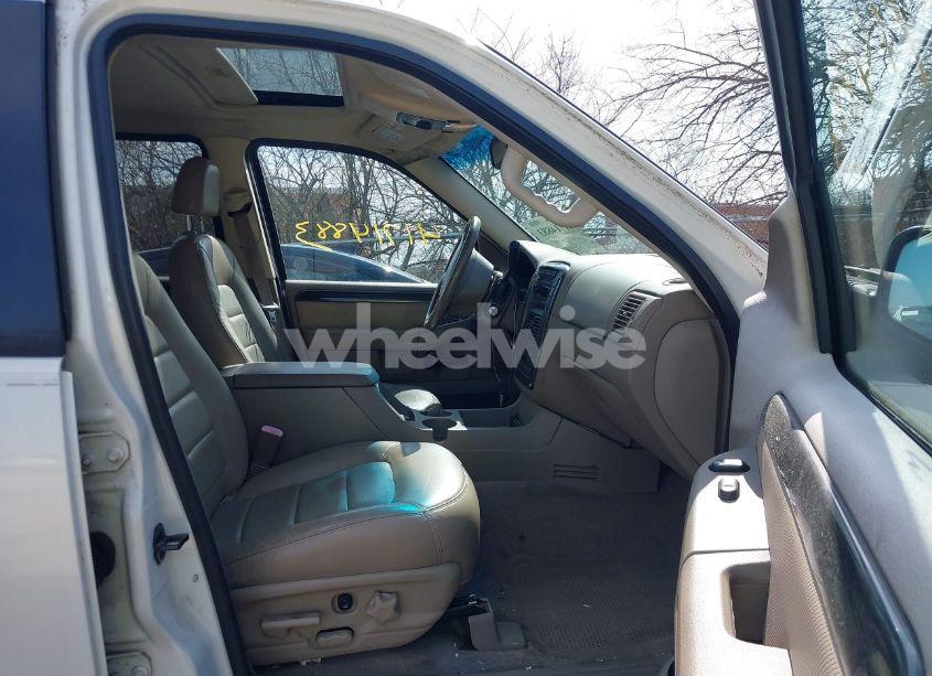 Photo 5 of 2002 Ford Explorer LIMITED (VIN 1FMZU75E12ZA77334)