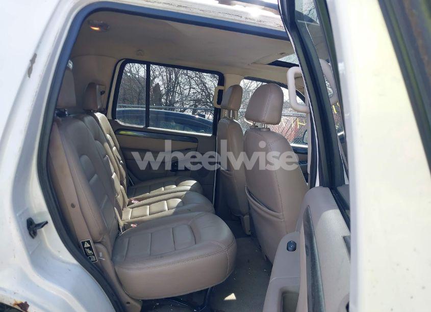 Photo 8 of 2002 Ford Explorer LIMITED (VIN 1FMZU75E12ZA77334)