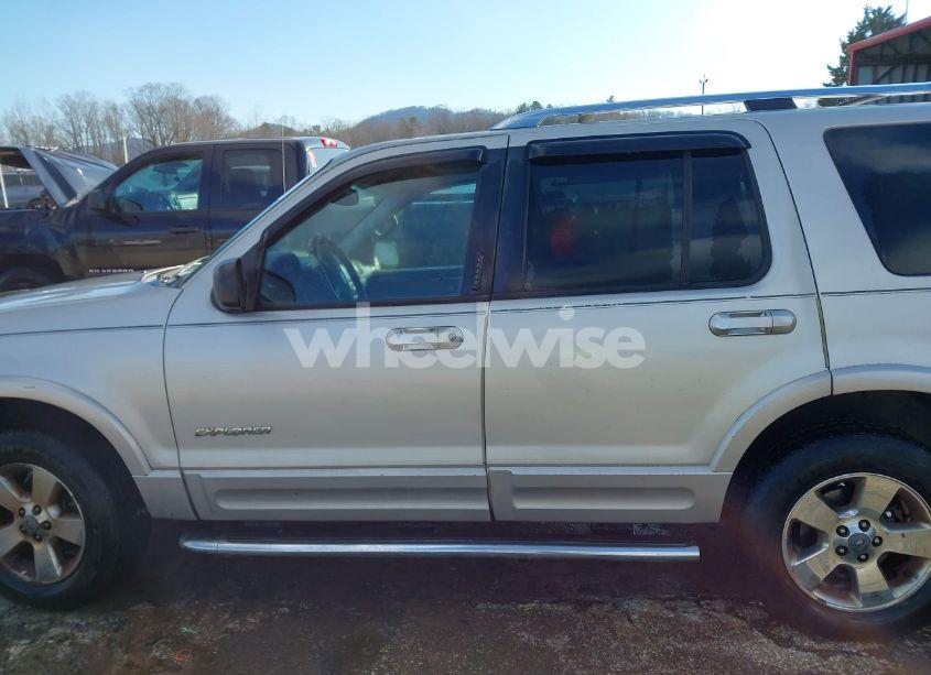 Photo 14 of 2004 Ford Explorer LIMITED (VIN 1FMZU75K44UA59805)