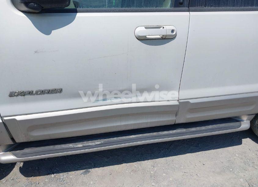 Photo 6 of 2002 Ford Explorer LIMITED (VIN 1FMZU75W52ZC13926)