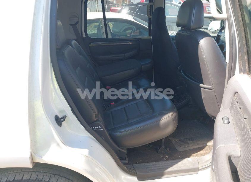 Photo 8 of 2002 Ford Explorer LIMITED (VIN 1FMZU75W82ZA41410)