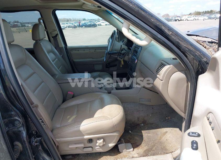 Photo 5 of 2002 Ford Explorer LIMITED (VIN 1FMZU75W82ZA59986)