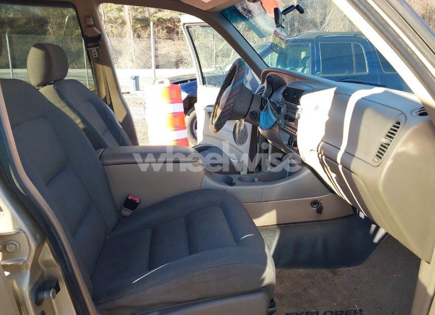 Photo 5 of 2002 Ford Explorer SPORT TRAC (VIN 1FMZU77E22UB86217)