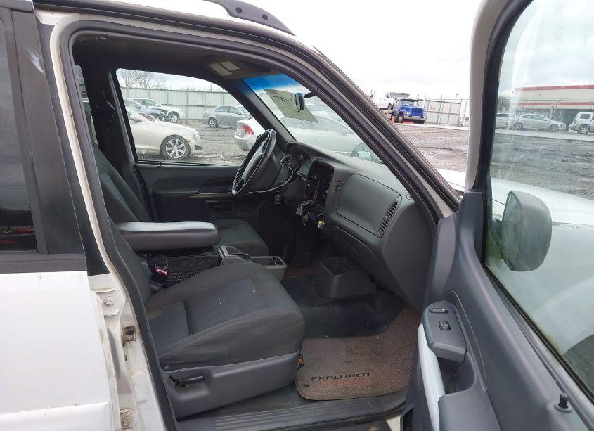 Photo 5 of 2002 Ford Explorer SPORT TRAC (VIN 1FMZU77E22UD39162)