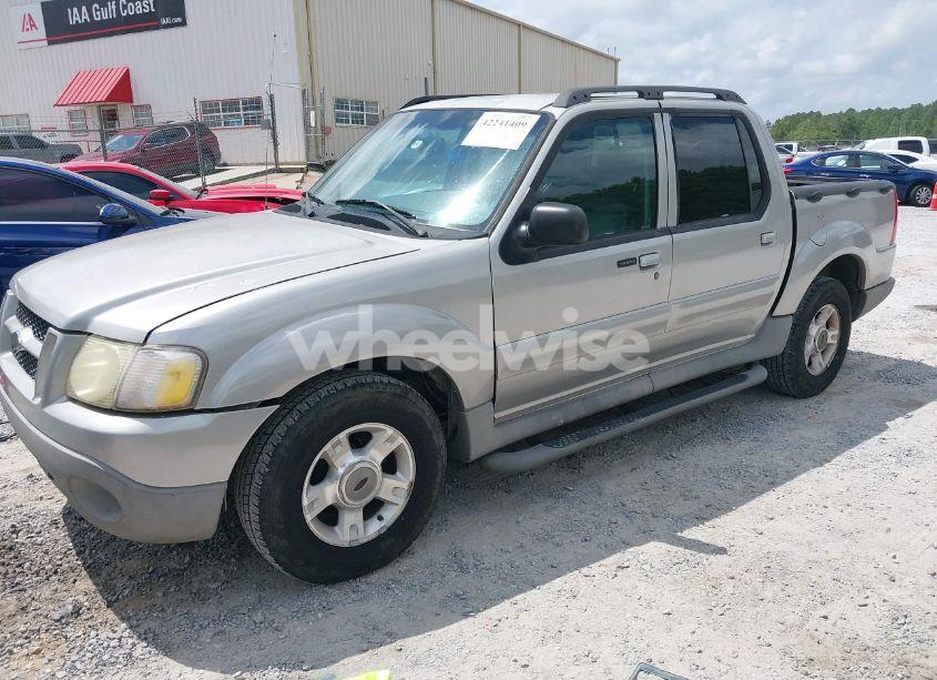 Photo 2 of 2003 Ford Explorer SPORT TRAC XLS/XLT (VIN 1FMZU77E23UA64779)